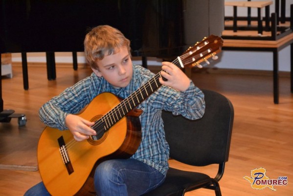 FOTO: Dobrodelni Valentinov koncert učencev Glasbene šole Murska Sobota